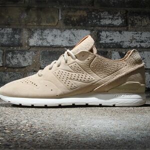 New balance MRL696DB sneakers like new in box. Size 10.5 men’s. Worn once.